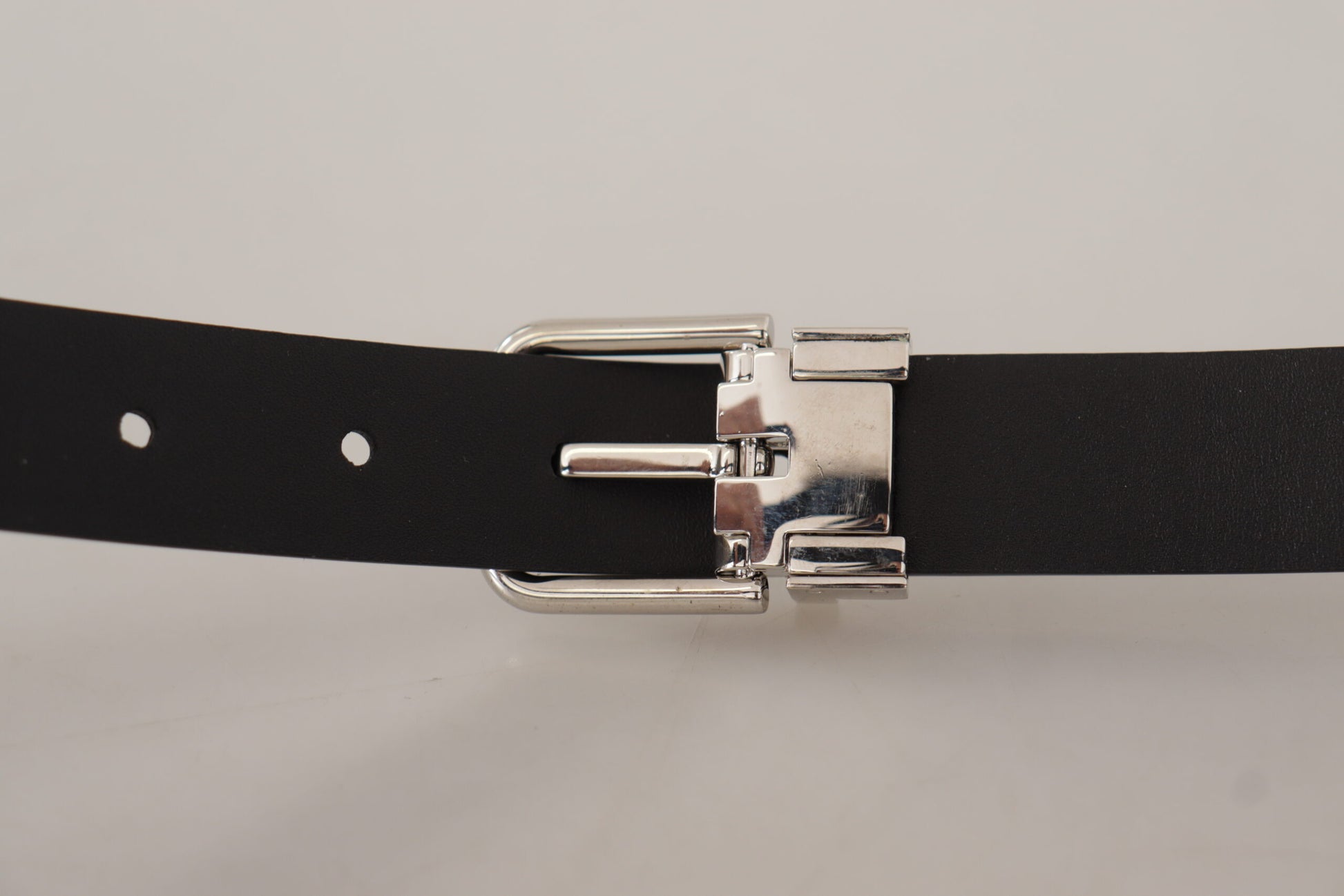 Dolce & Gabbana Elegant Leather Belt with Metal Buckle - KALAJ