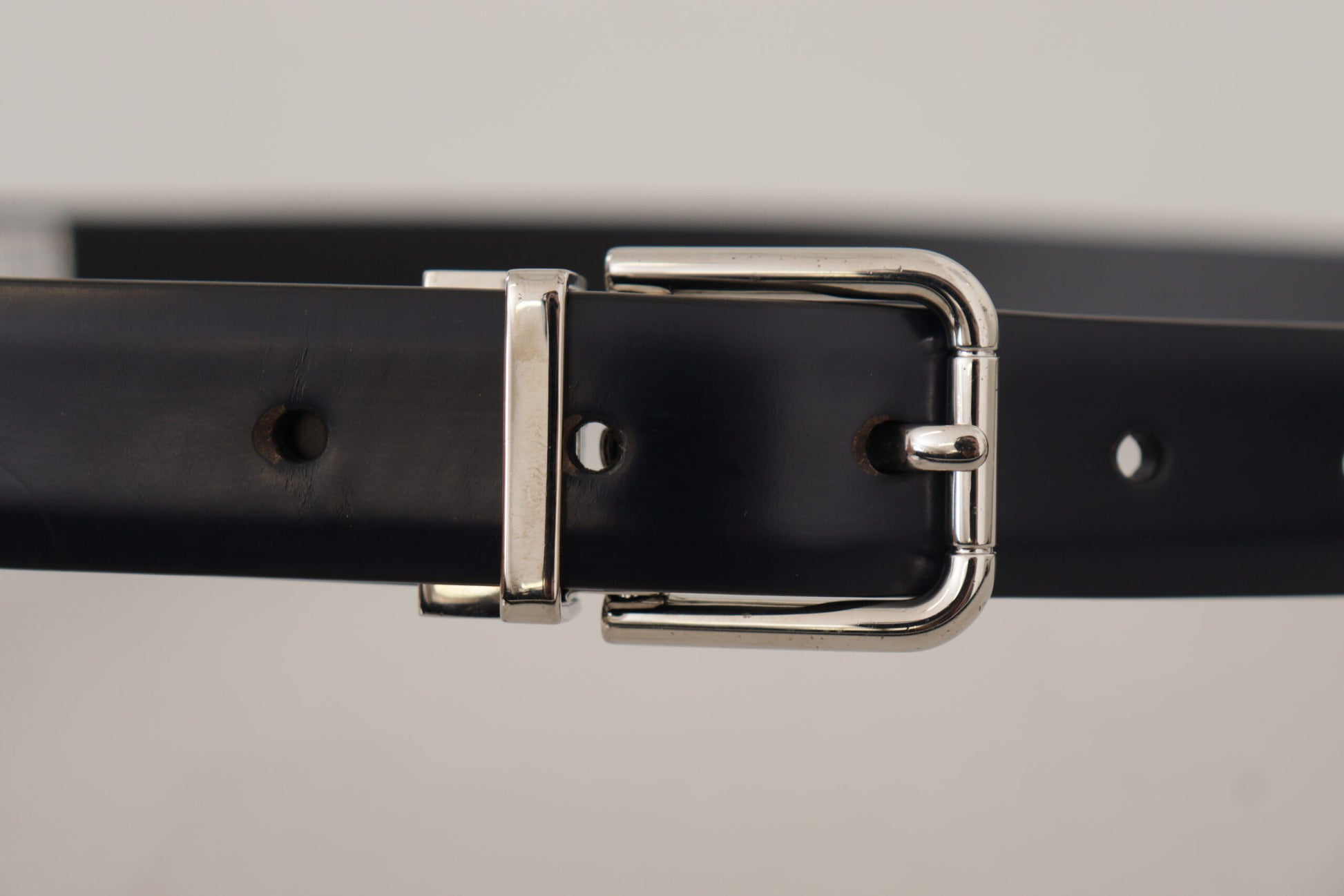 Dolce & Gabbana Elegant Leather Belt with Metal Buckle - KALAJ