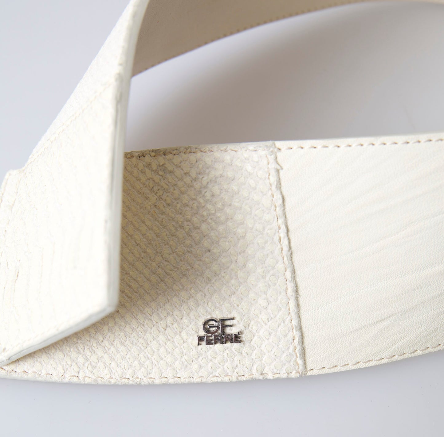 GF Ferre Chic Off White Snap Button Fashion Belt - KALAJ