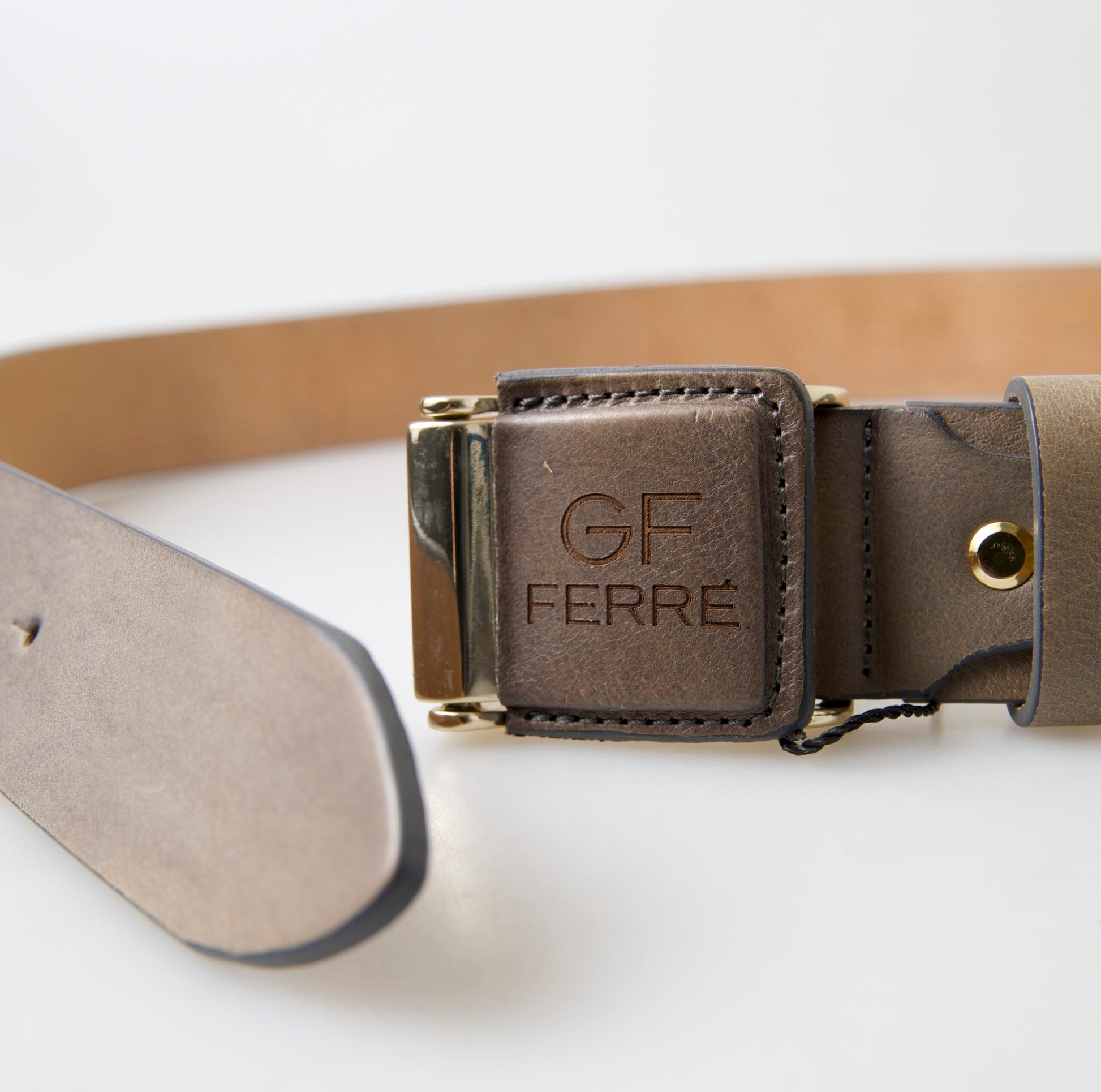 GF Ferre Elegant Leather Fashion Belt with Engraved Buckle - KALAJ