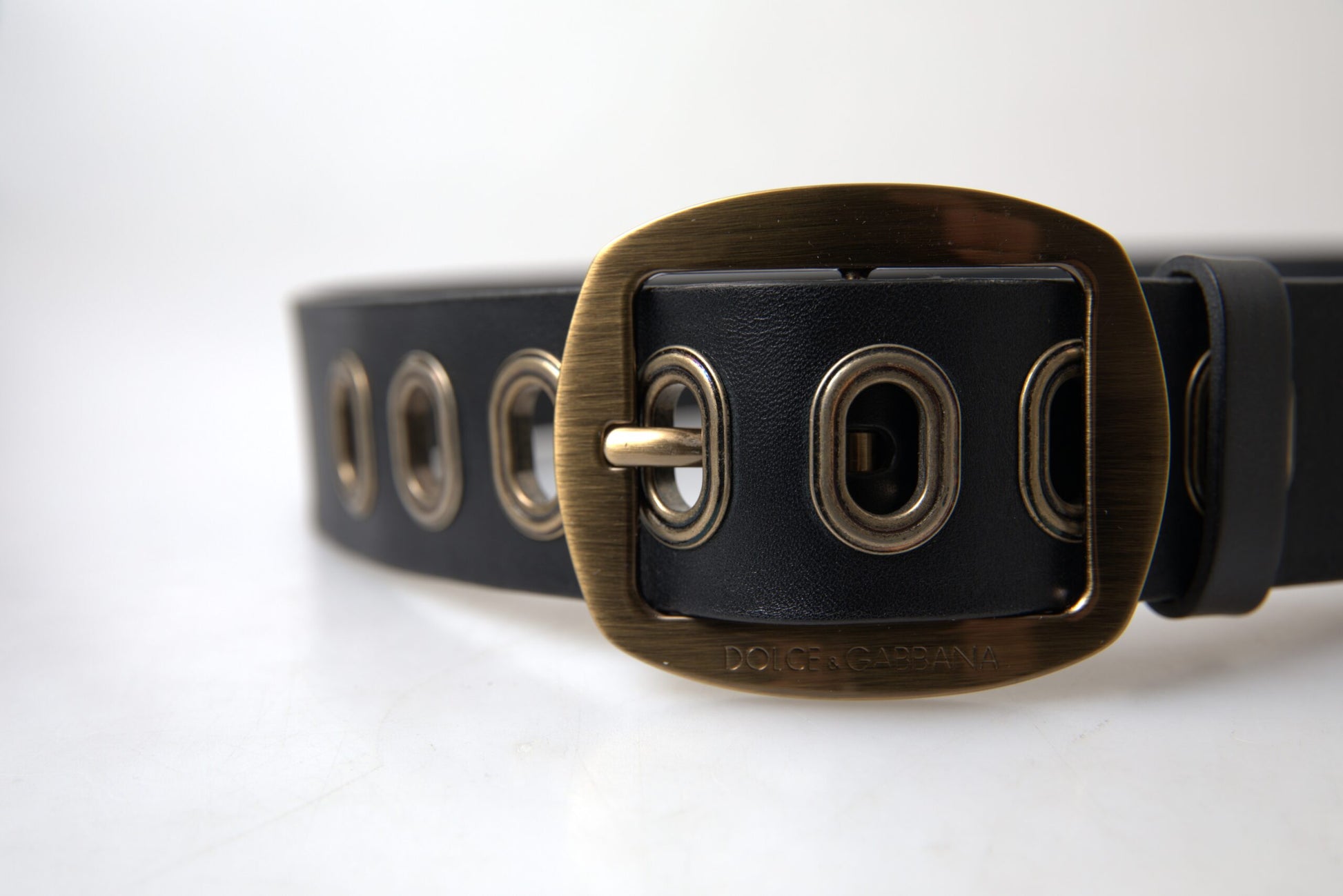 Dolce & Gabbana Sleek Italian Leather Belt with Metal Buckle - KALAJ