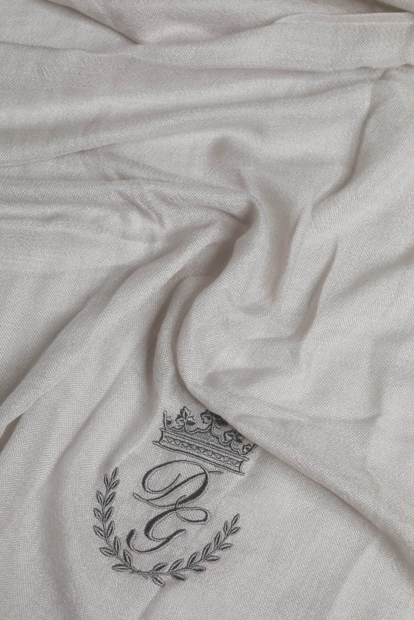 Dolce & Gabbana Gray Cashmere Knit Fringes Neck Foulard 67cm x200cm Foulard Scarf